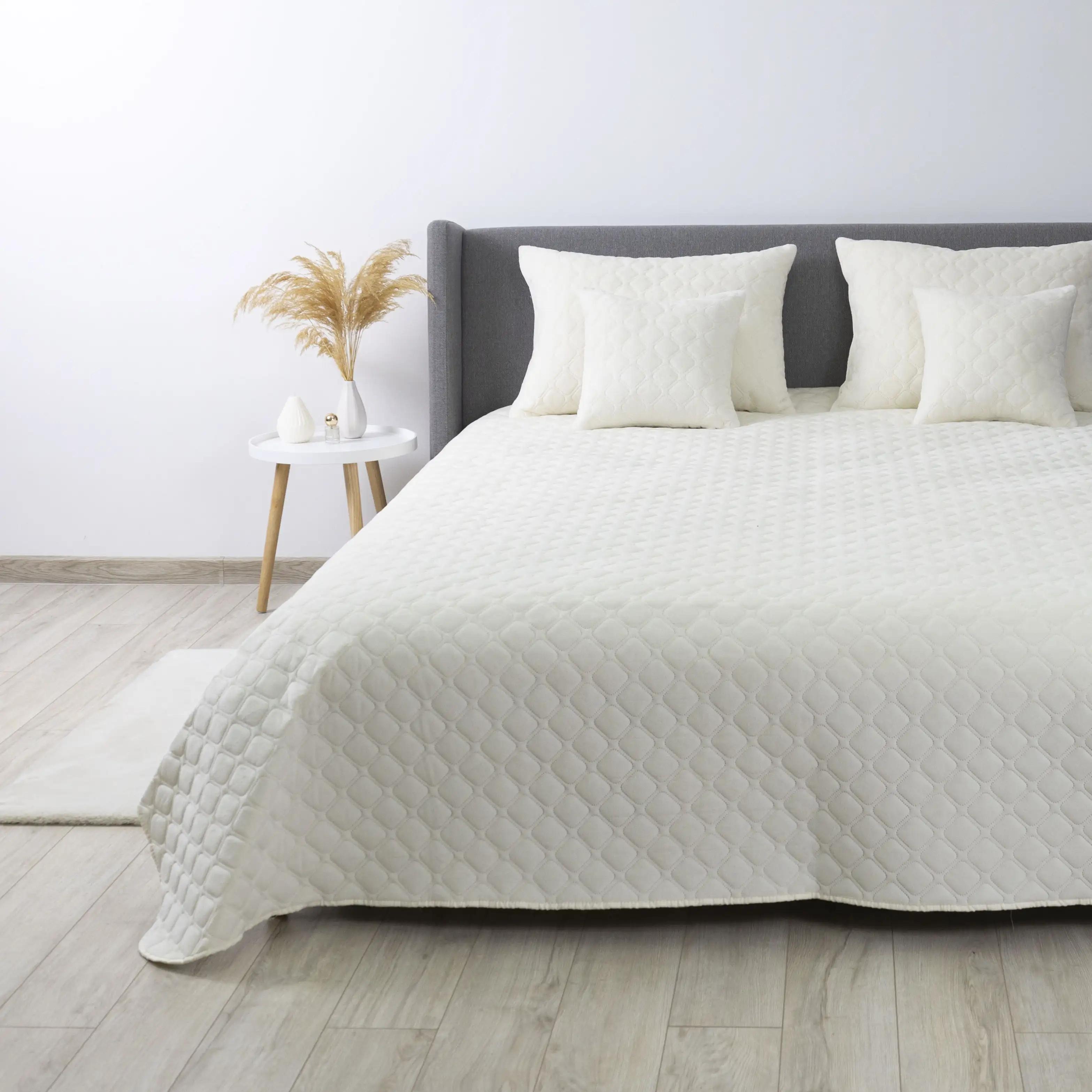 Покривало ТЕП "VELOUR" Молочне/Ромб круглий