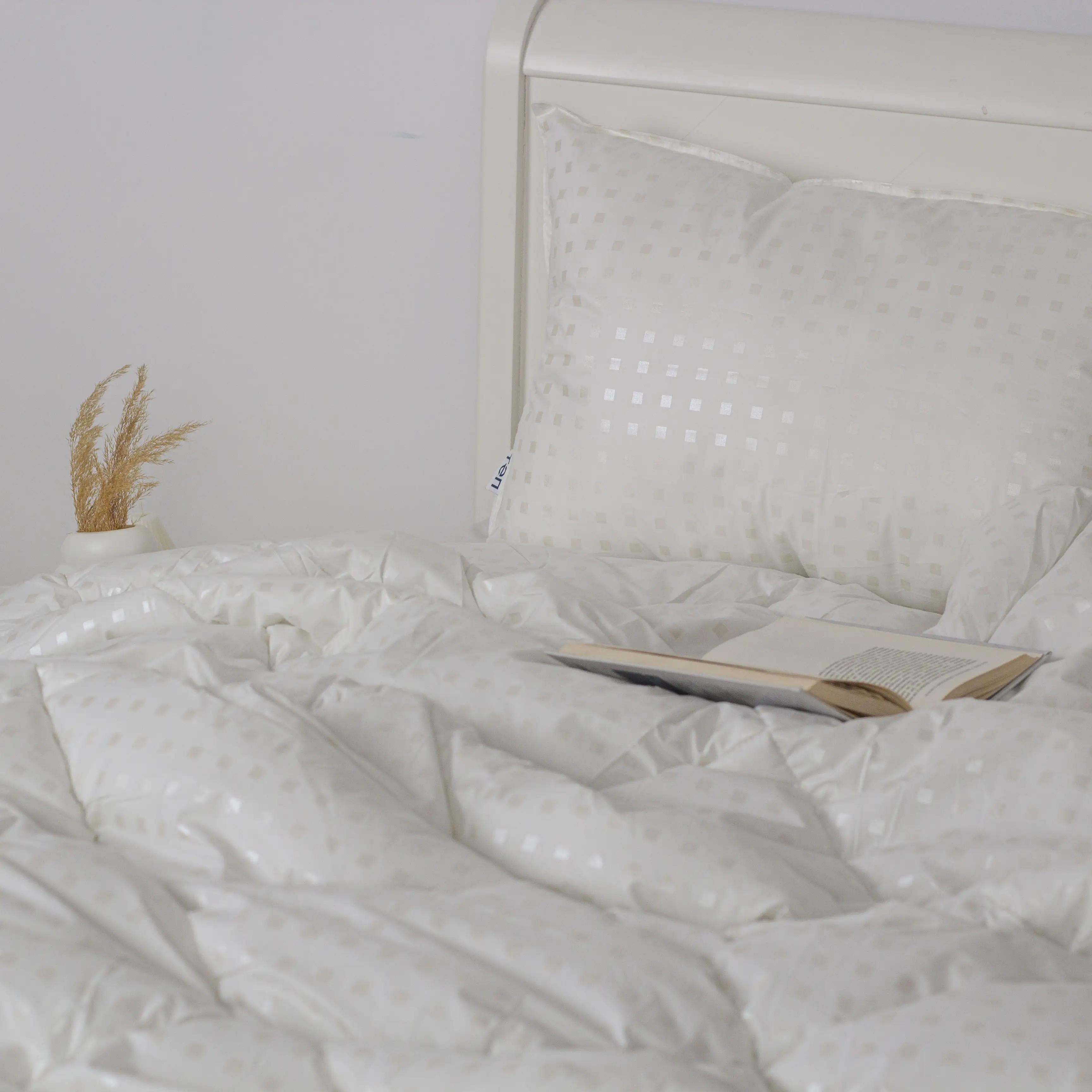 Подушка FRIENDLY ТЕП "ЛЕБЕДИНЫЙ ПУХ" метализированная печать, 70x70 - Фото 4