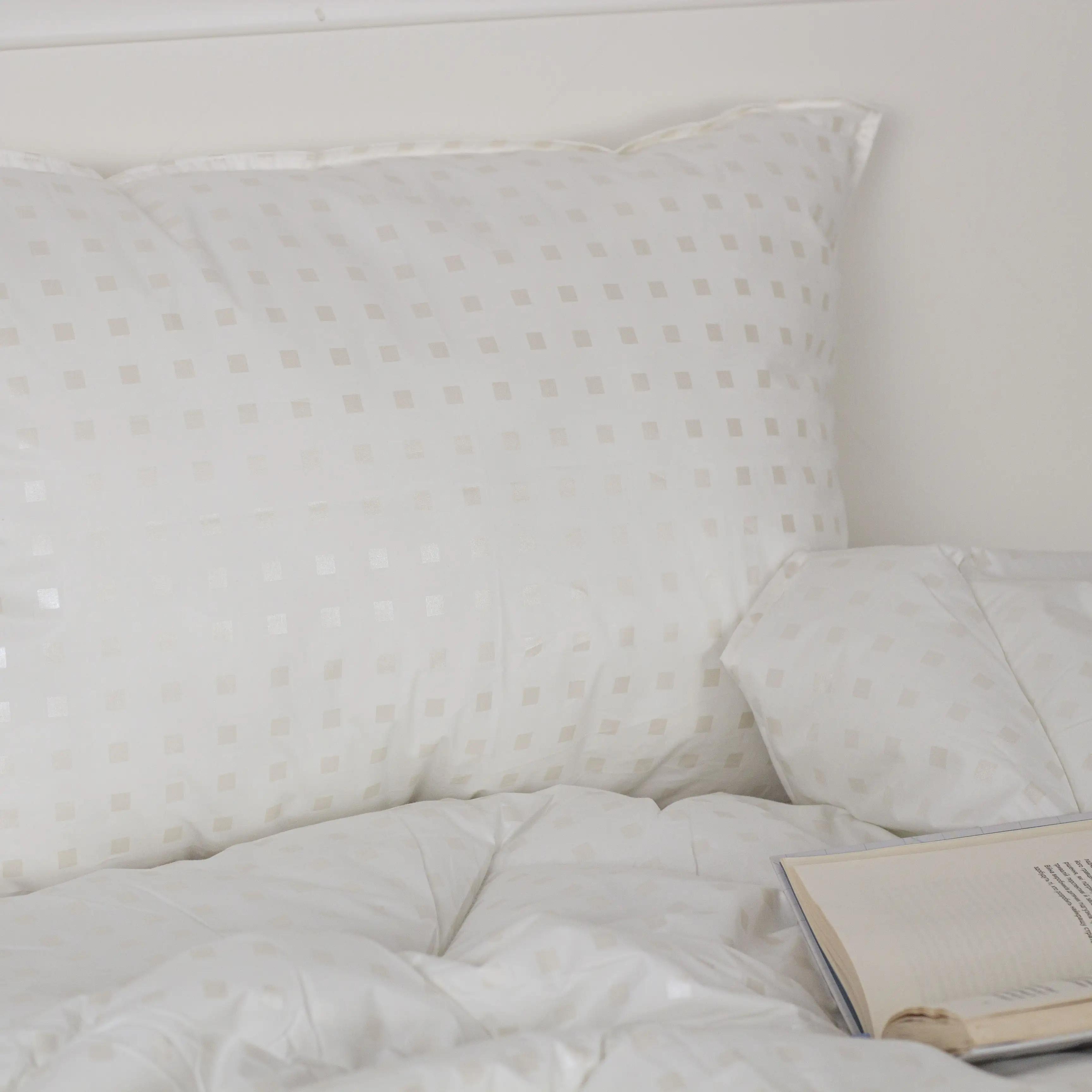 Подушка FRIENDLY ТЕП "ЛЕБЕДИНЫЙ ПУХ" метализированная печать, 70x70 - Фото 6