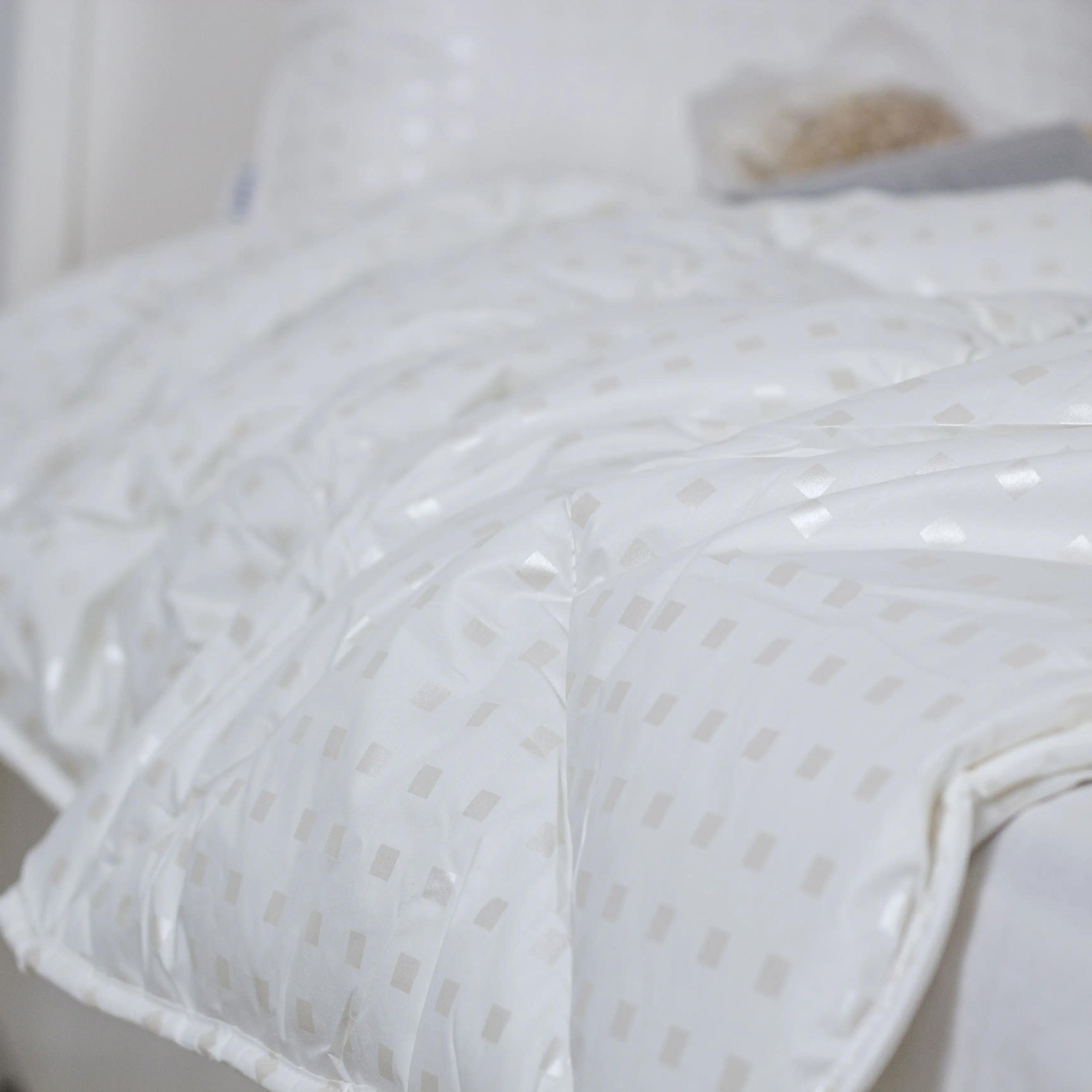 Ковдра FRIENDLY ТЕП "ЛЕБЕДИНИЙ ПУХ" металізований друк, 200x210 - Фото 3