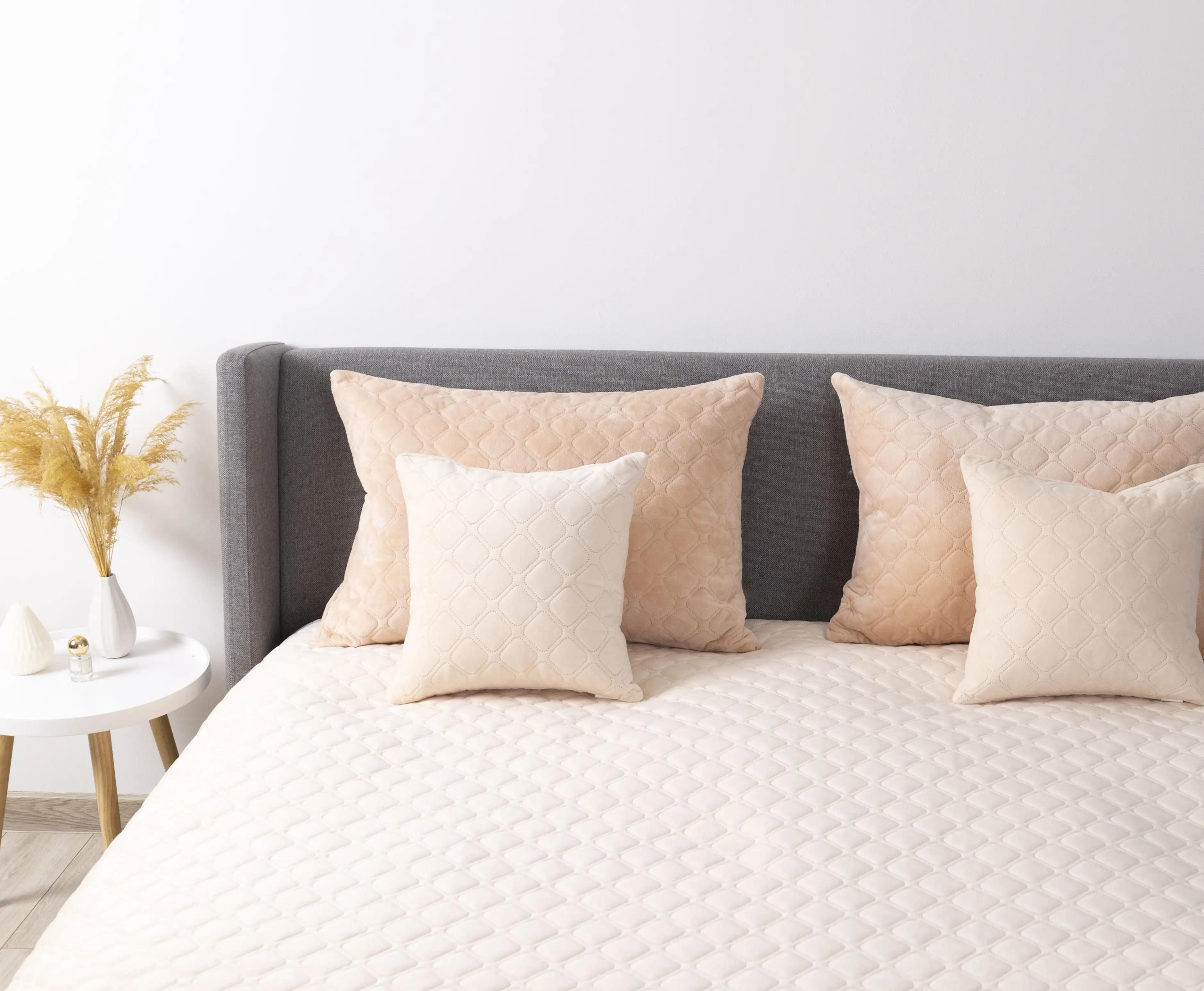 Подушка декоративна "VELURE" Персиковий, 40x40 - Фото 3