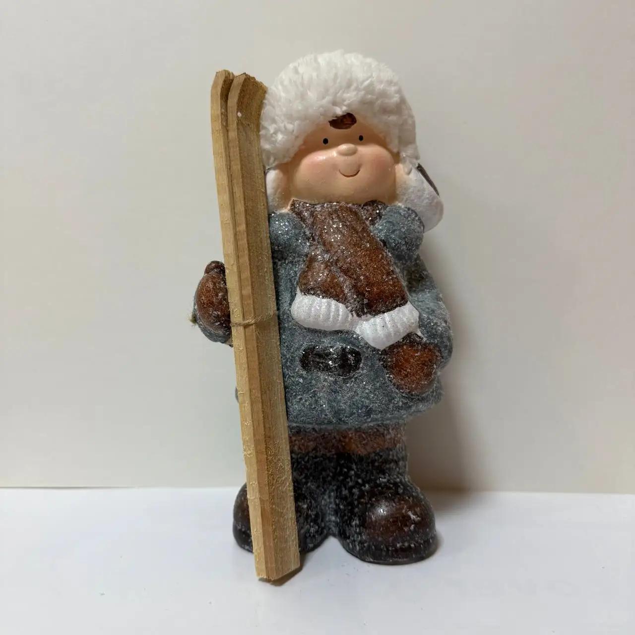 Новорічна фігурка «Хлопчик з лижами»