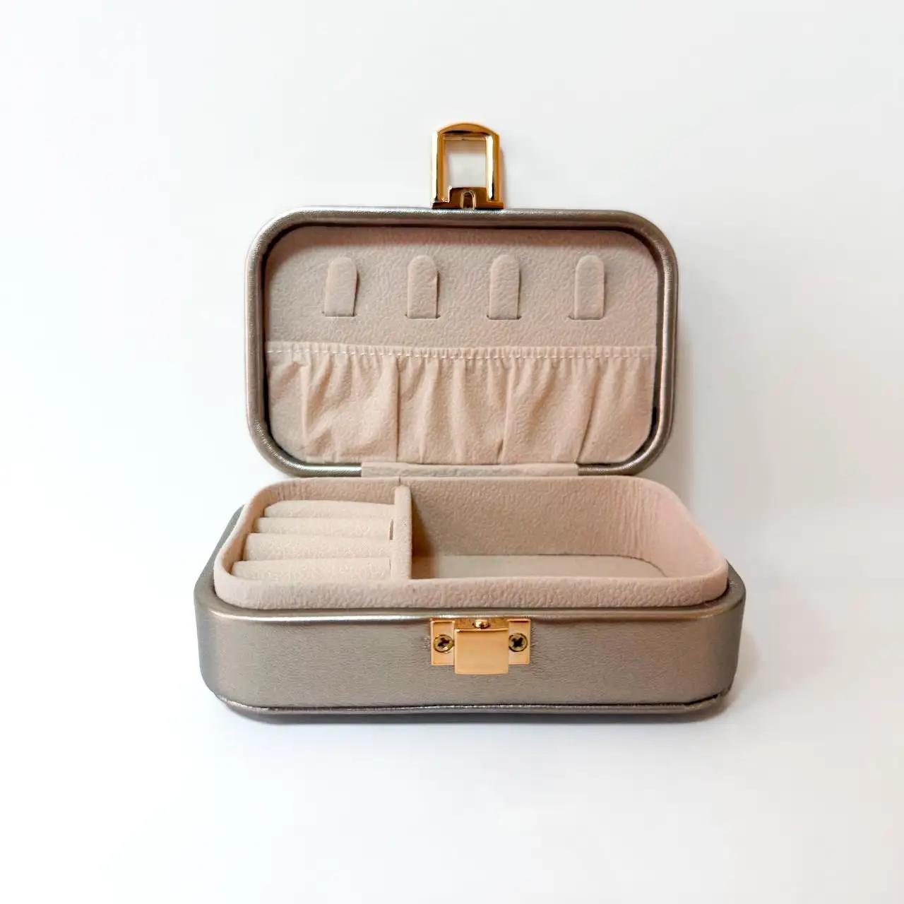 Скринька для прикрас “Soft Shine” 12×7.5×4 см, срібний - Фото 2