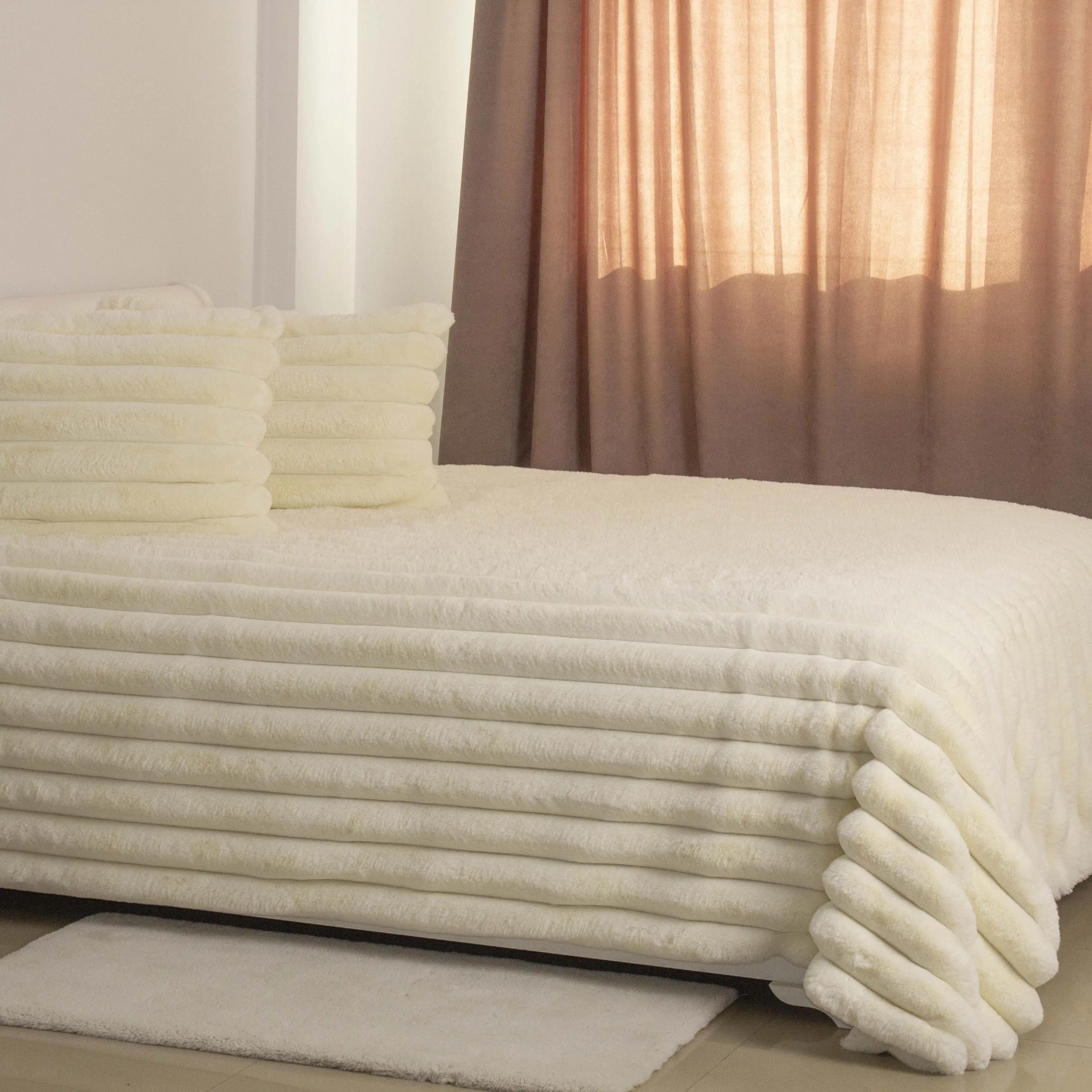 Покривало ТЕП "PLUSH BLISS" з 2 наволочками, молочне, 240x260 - Фото 4