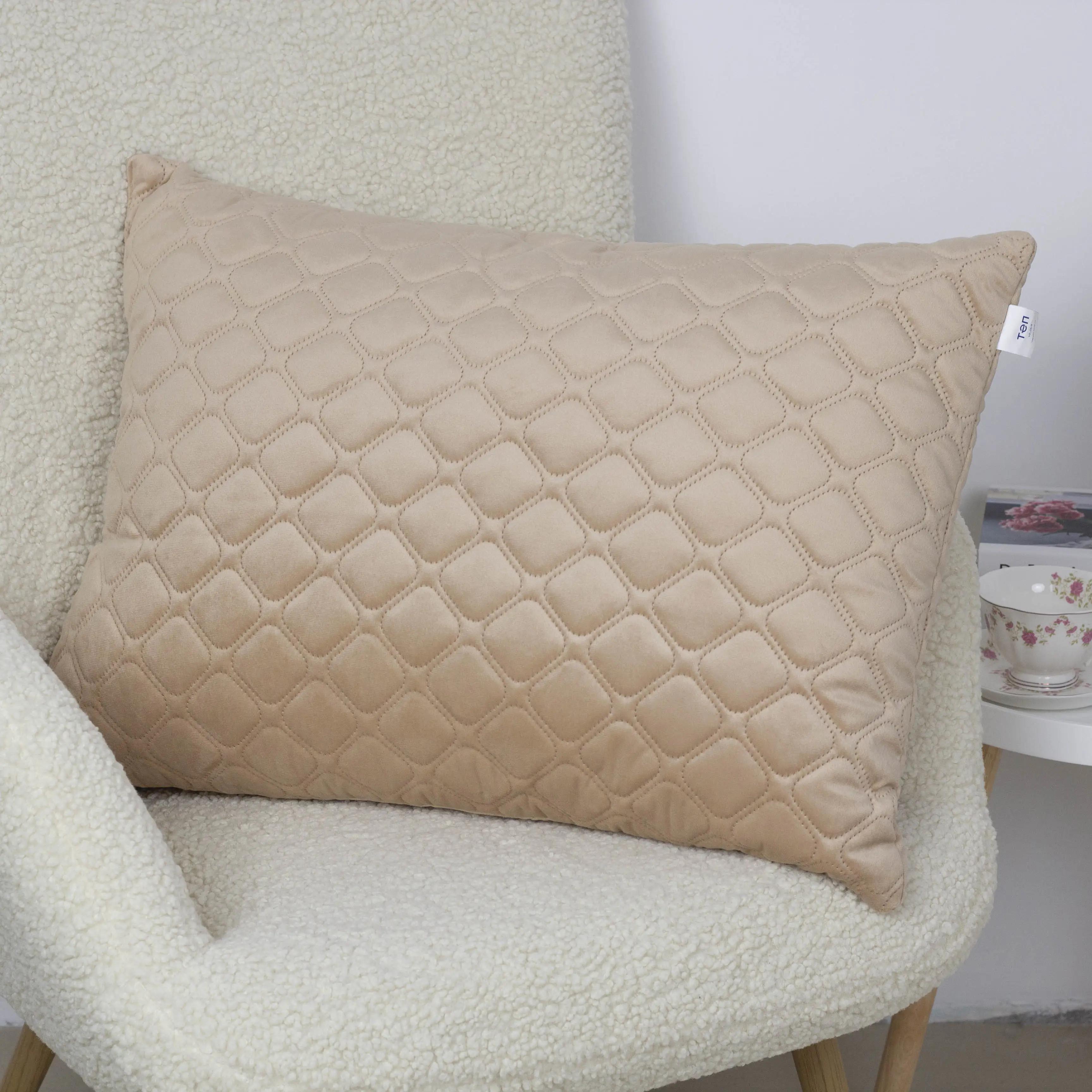 Подушка декоративна "VELURE" Золотий беж, 50x70 - Фото 3